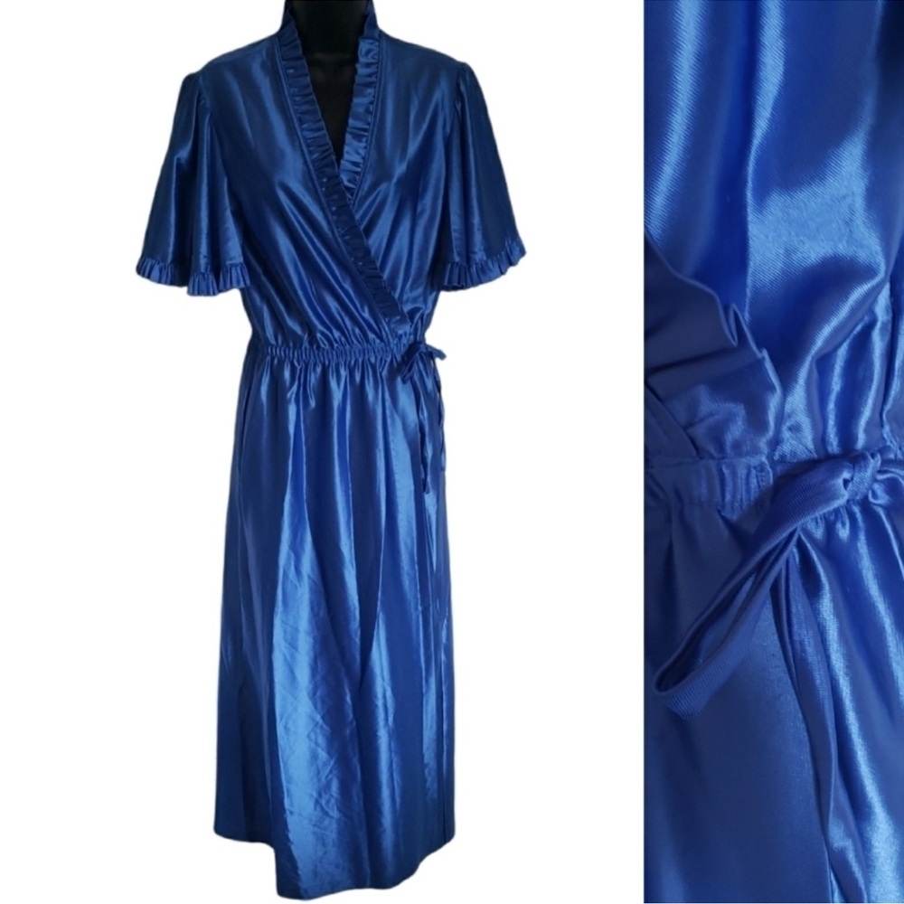 Vintage Lingerie Robe Sz Medium Blue Satin Ruffle Detail Wrap Style with Pocket